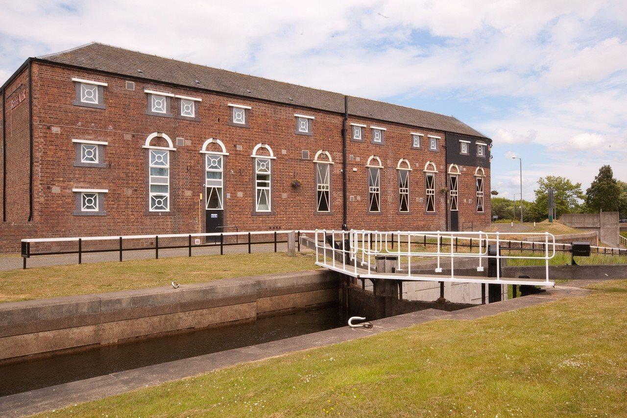 Premier Inn Falkirk Central Camelon Exterior photo